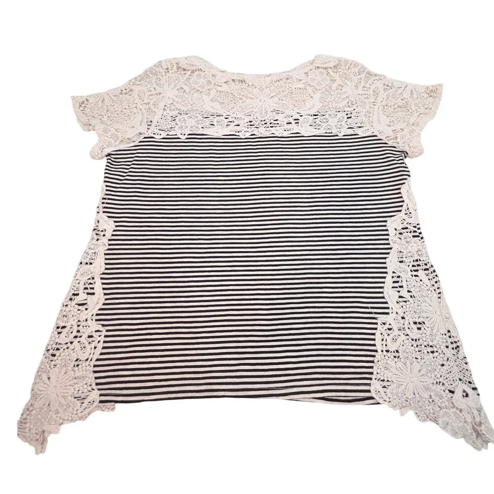 Adiva Womens 1X Crochet Lace Yoke Striped Short Sleeve Top Black White Boho 0964